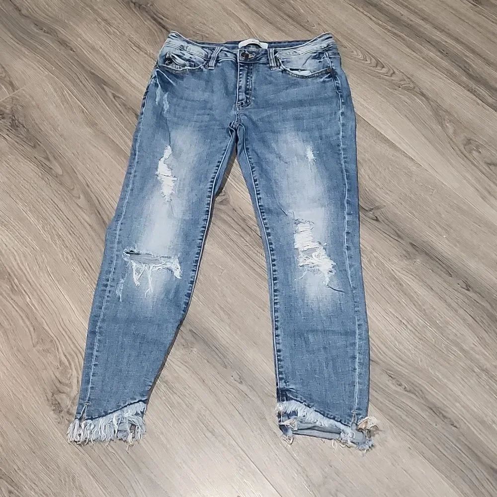 KanCan Estilo High Waisted Skinny Distressed Raw Hem Cropped Jeans